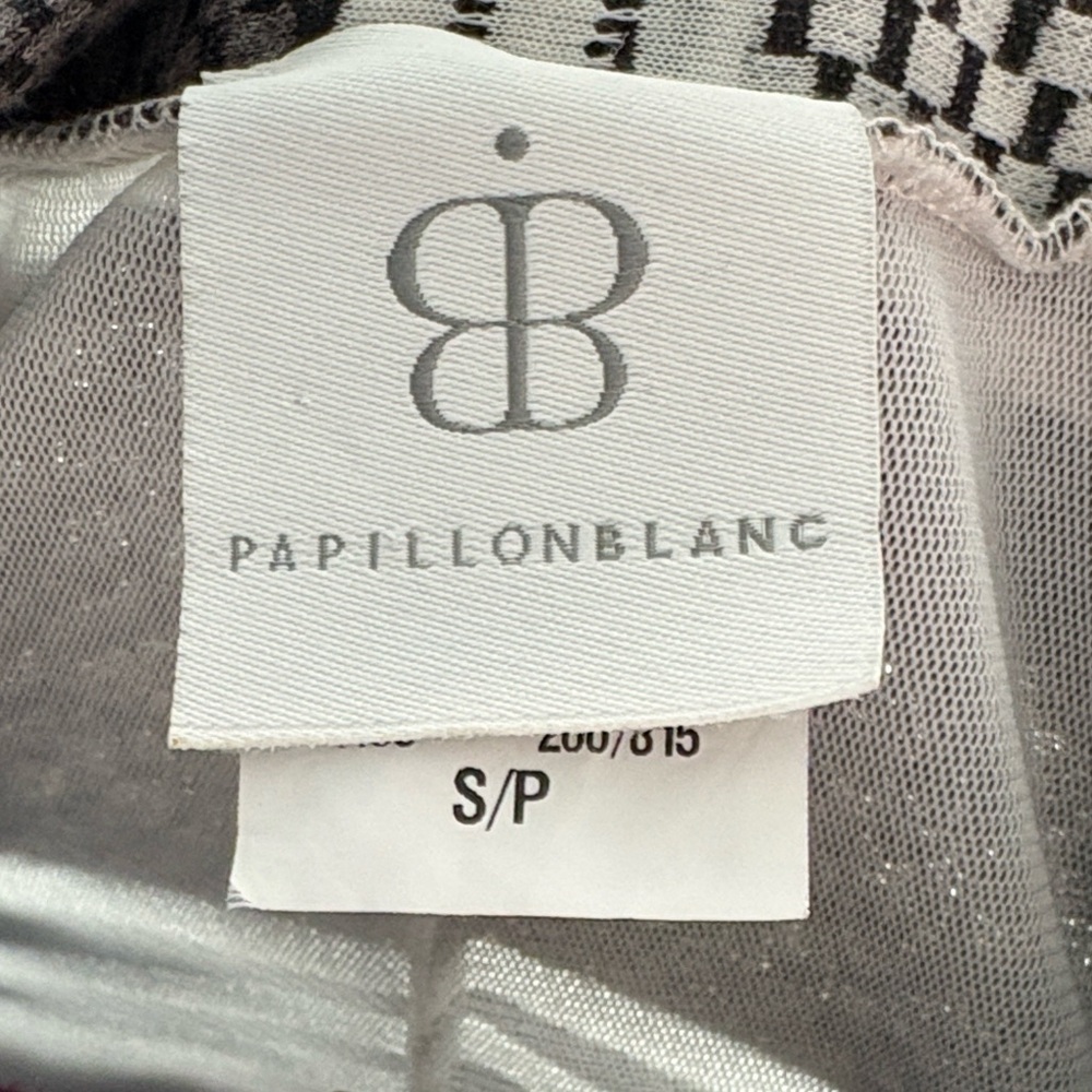 Papillon Blanc Monochrome and Patterned Sleeveless Dress - Picture 2 of 10